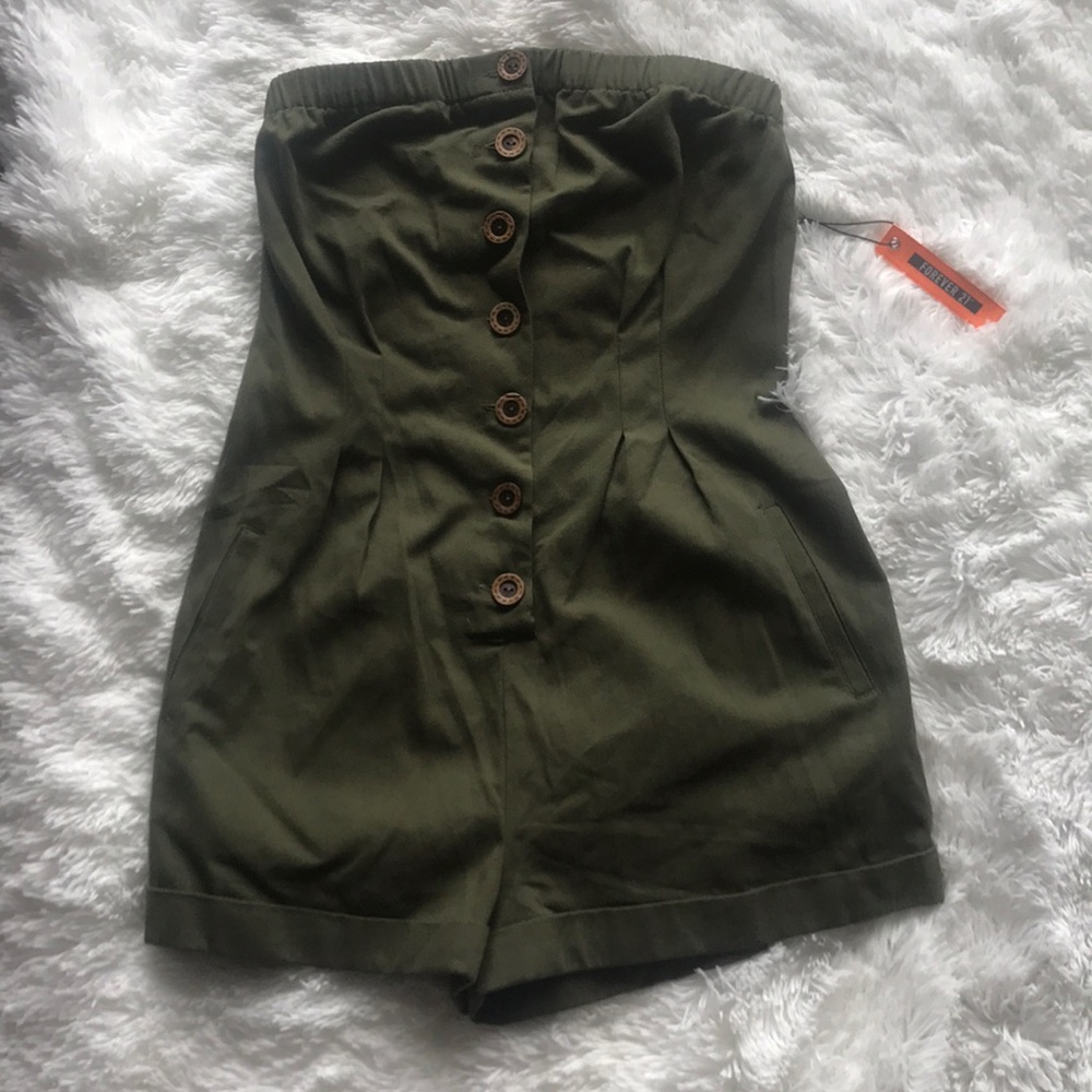 Strapless romper with cute buttons.